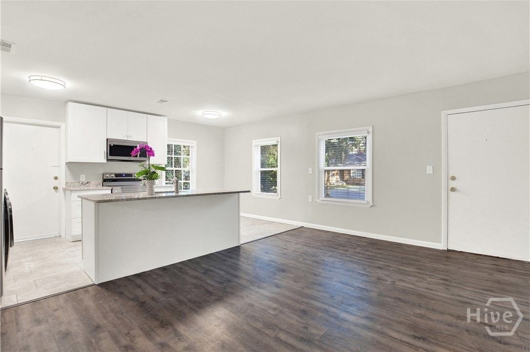 1309 E 55th St - Photo 4 of 23