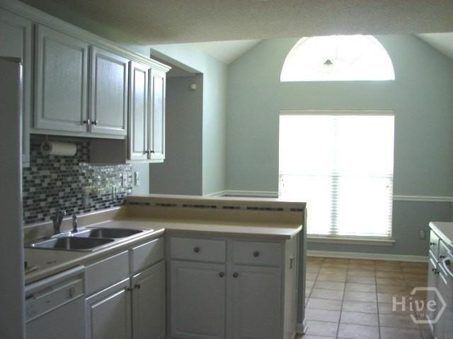 225 Stephanie Ave - Photo 6 of 13