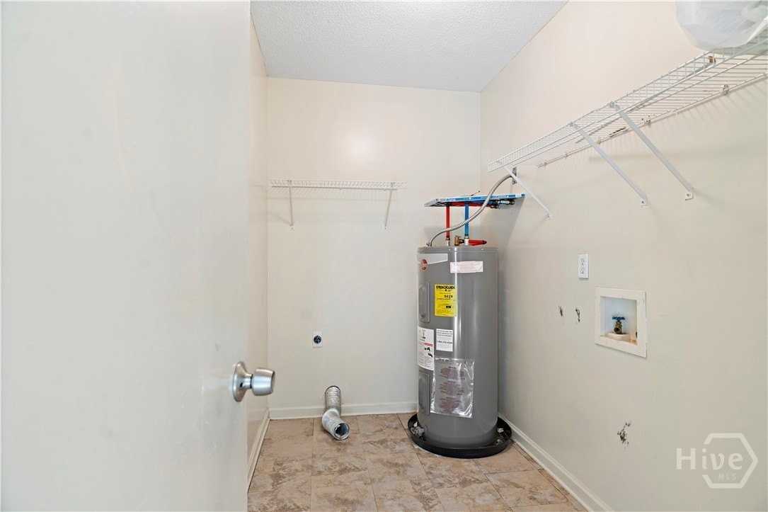 2425 Riviera Dr - Photo 4 of 13