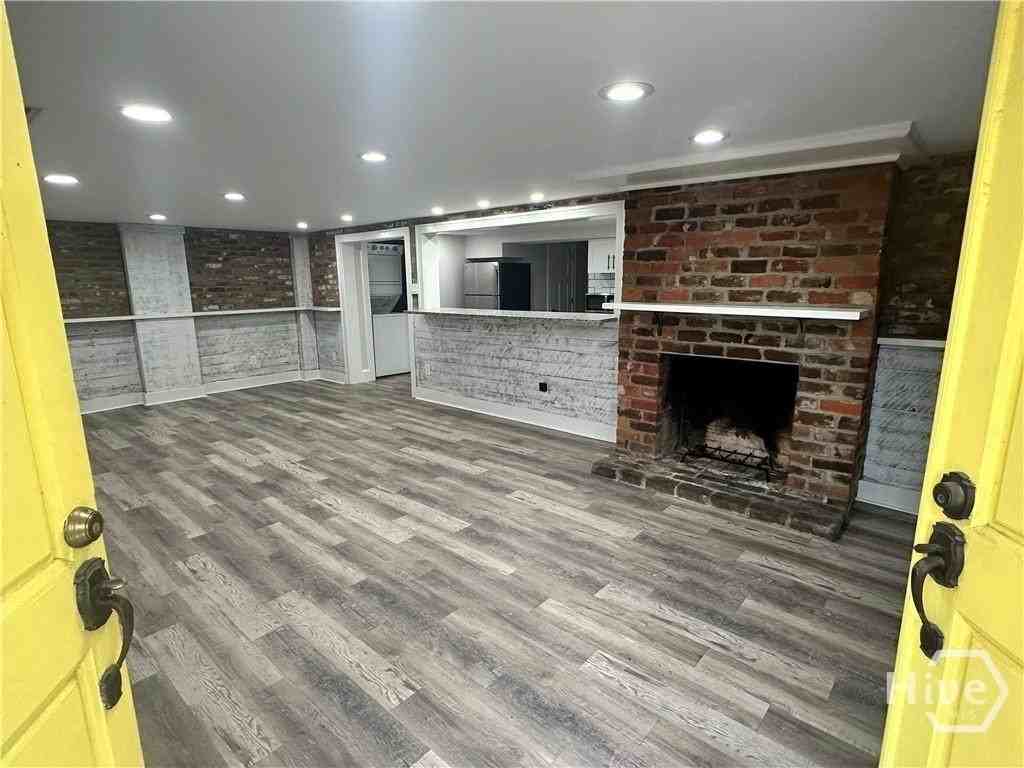 40 Price St - Photo 2 of 15