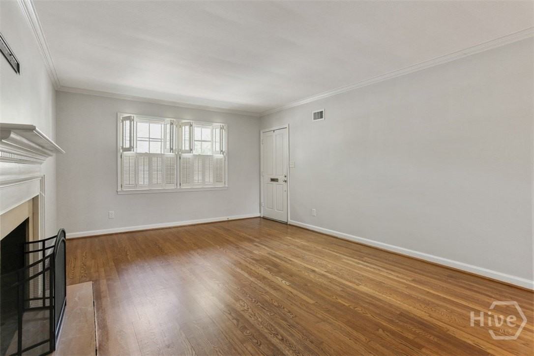 535 E 52nd St - Photo 6 of 25