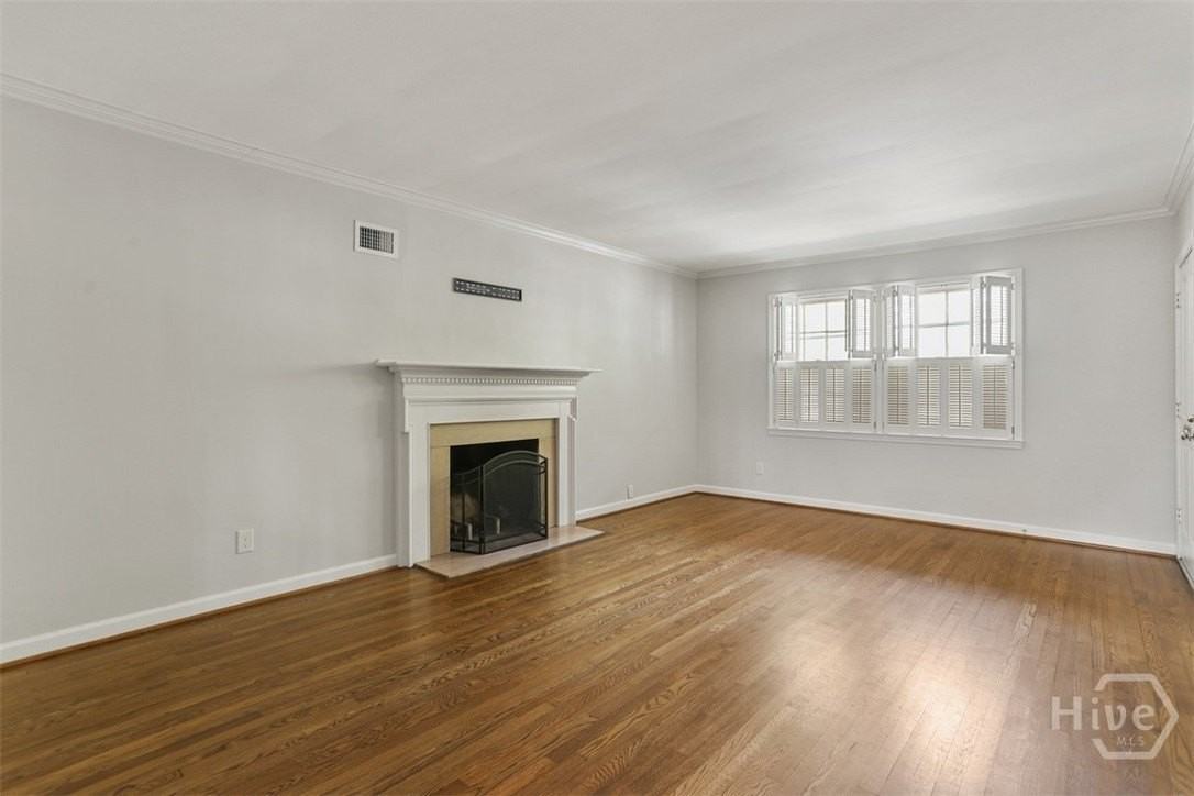 535 E 52nd St - Photo 7 of 25