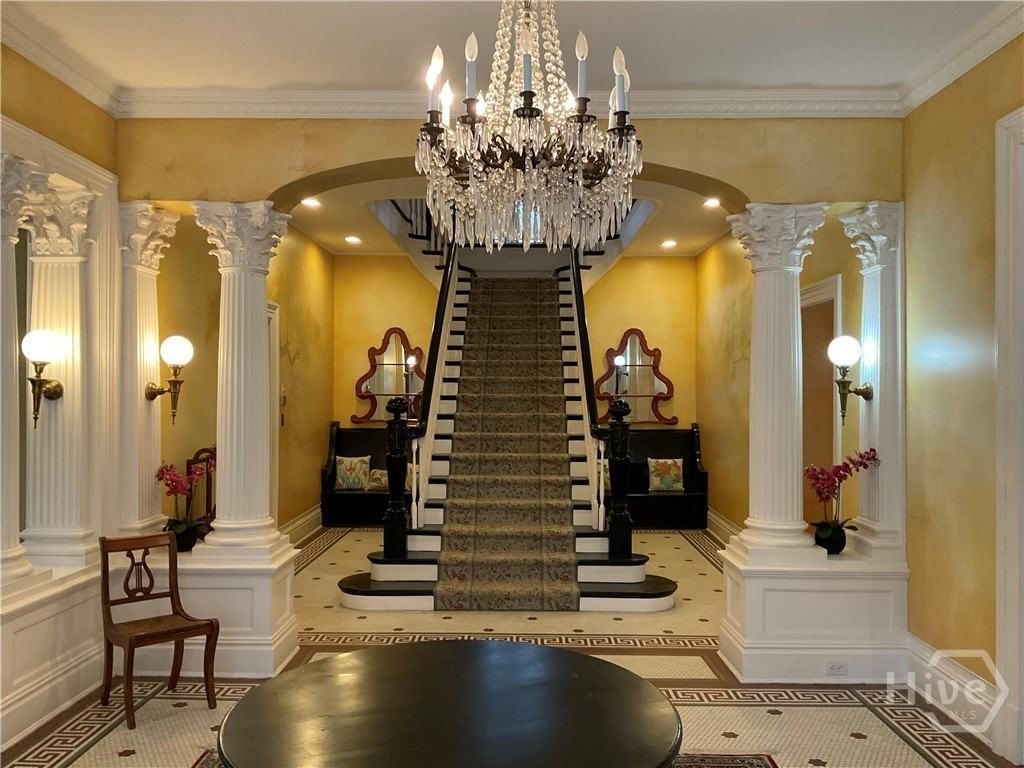 920 E Victory Dr - Photo 2 of 28