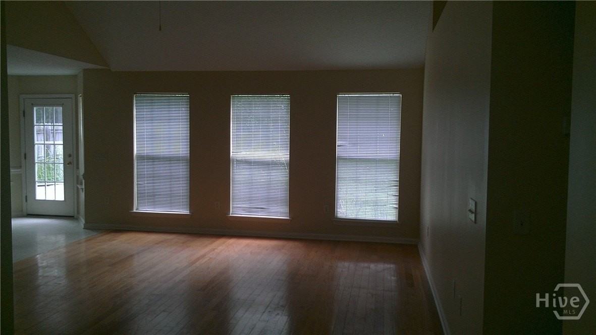 528 Laurel Hill Cir - Photo 2 of 5