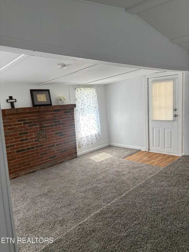 139 Hillview Rd - Photo 3 of 10