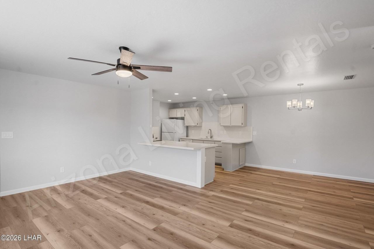 3240 Osborn Dr Apt 102 #102 - Photo 5 of 18