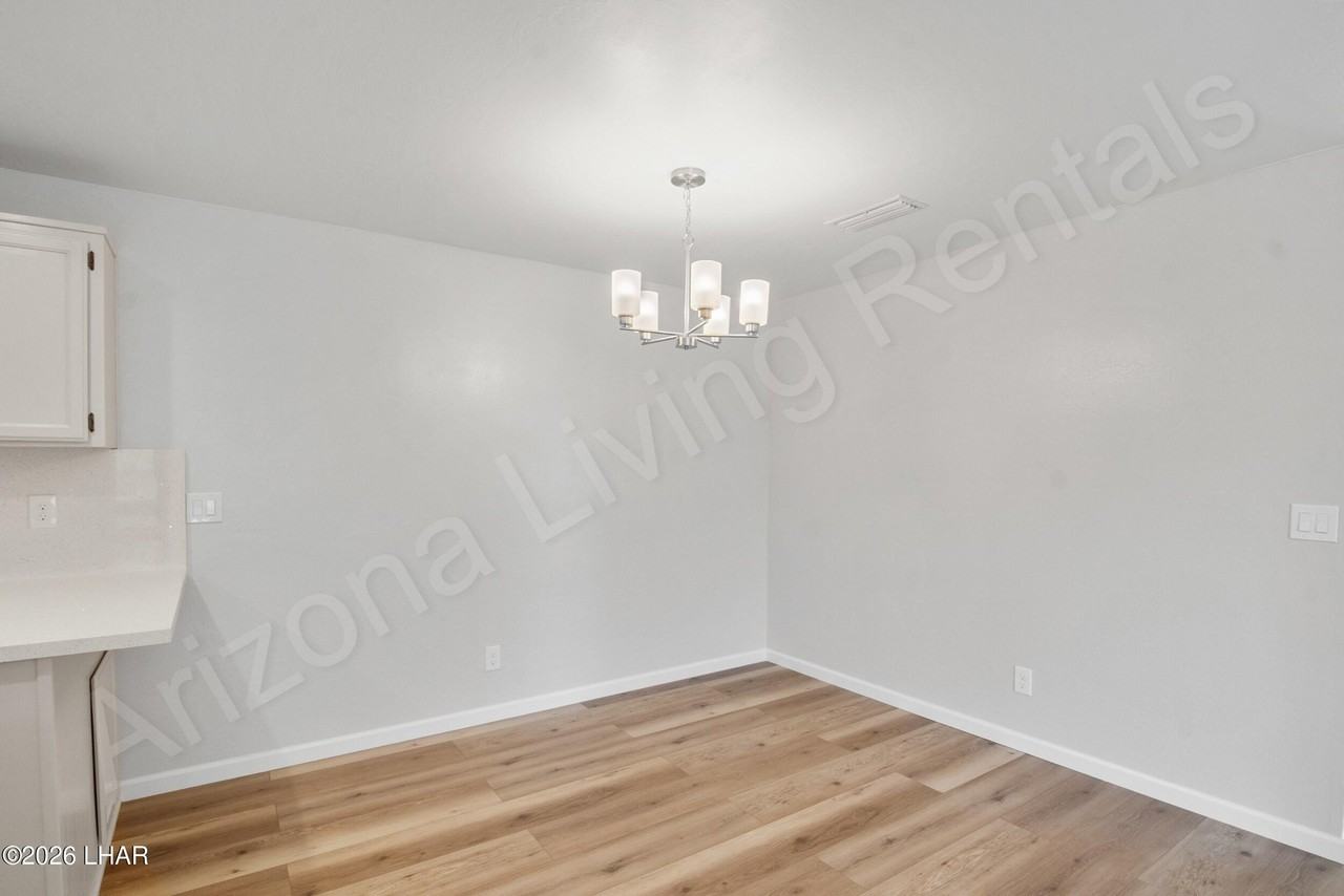 3240 Osborn Dr Apt 102 #102 - Photo 6 of 18