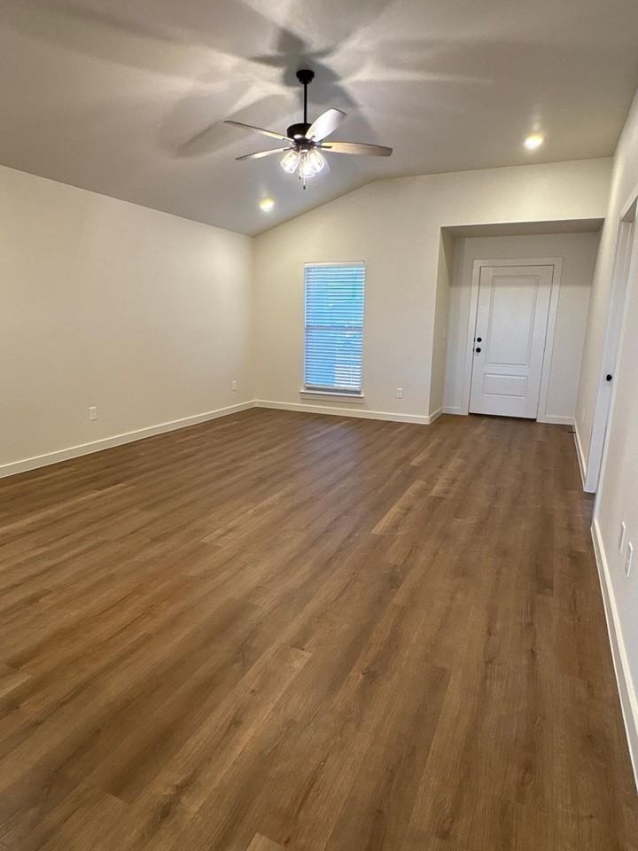 2162 Langford Ave - Photo 4 of 21