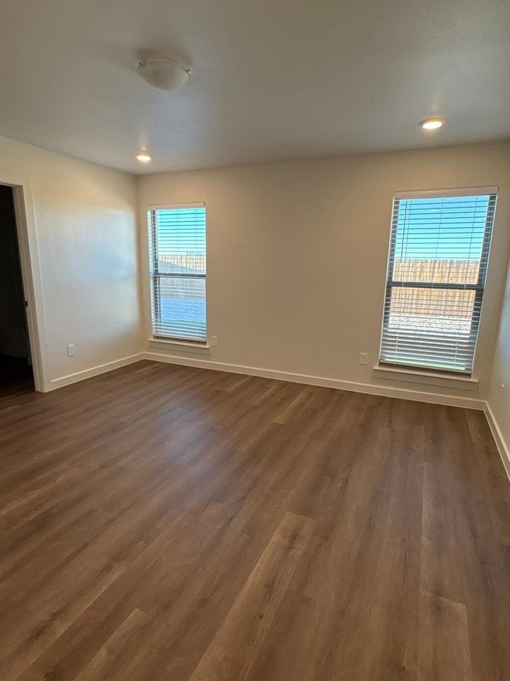 2162 Langford Ave - Photo 6 of 21