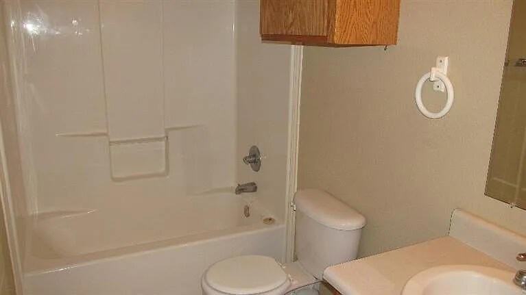 914 82nd St Unit B #B - Photo 3 of 8