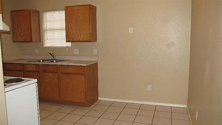 914 82nd St Unit B #B - Photo 5 of 8