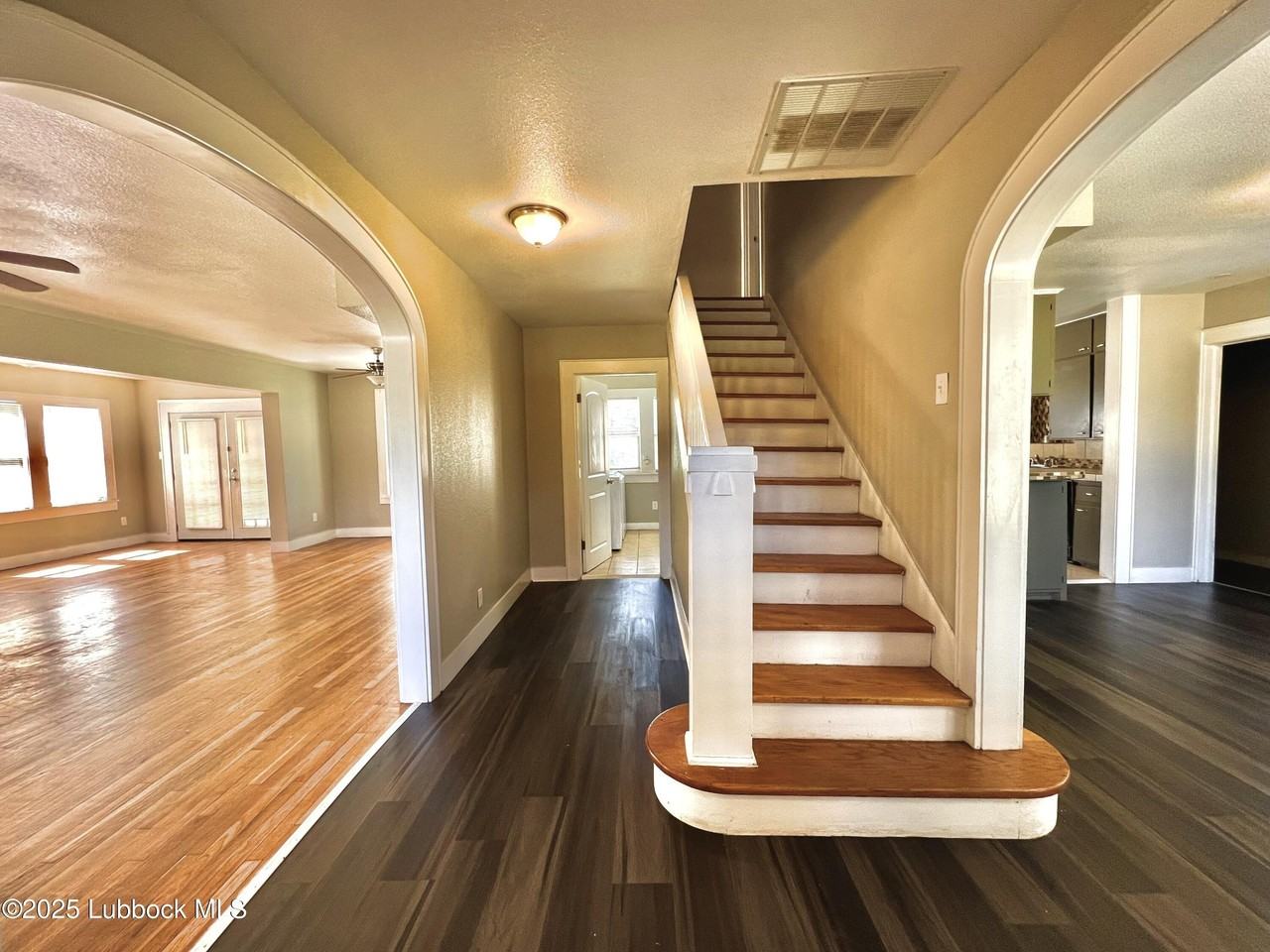 1905 29th St - Photo 2 of 16