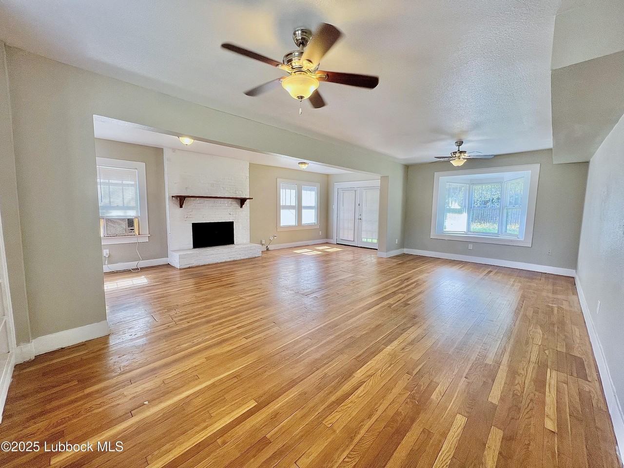 1905 29th St - Photo 4 of 16