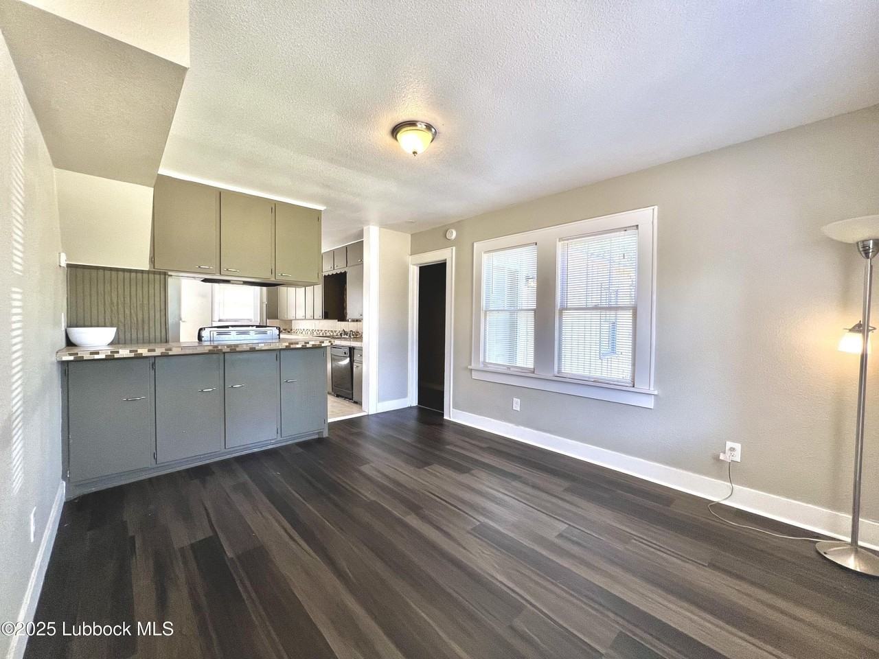 1905 29th St - Photo 6 of 16