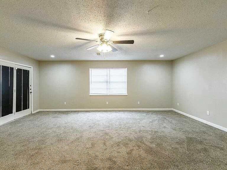 4634 Fordham St - Photo 7 of 39