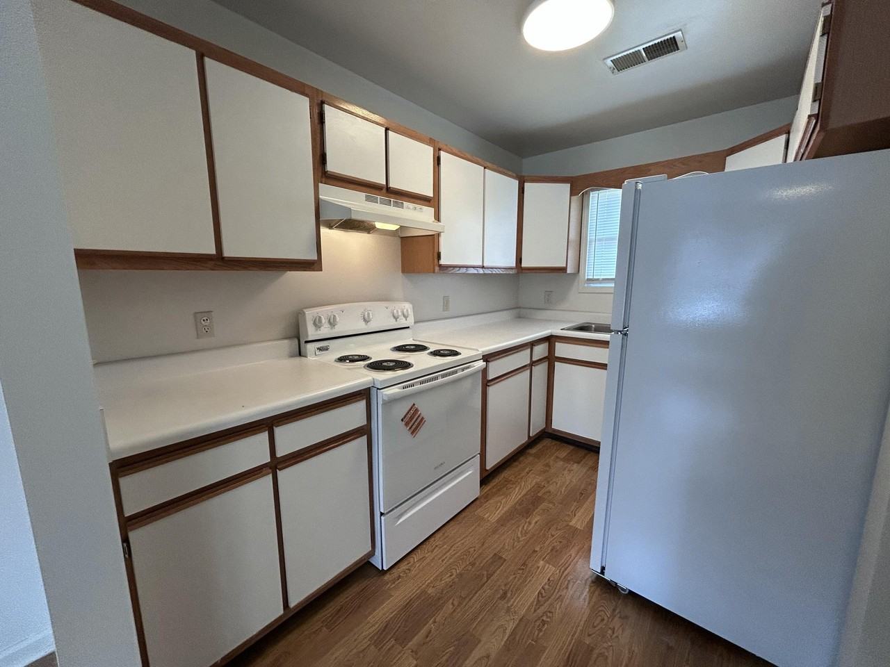 10 Driftwood Cir Apt 1 #1 - Photo 3 of 8