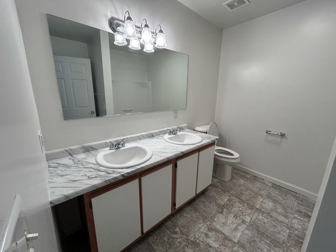 10 Driftwood Cir Apt 1 #1 - Photo 6 of 8