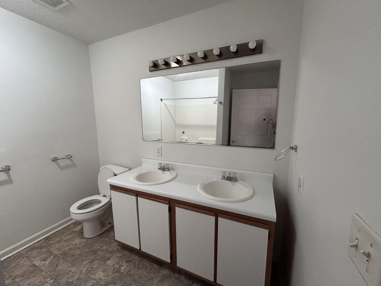 50 Driftwood Cir Apt 2 #2 - Photo 4 of 8