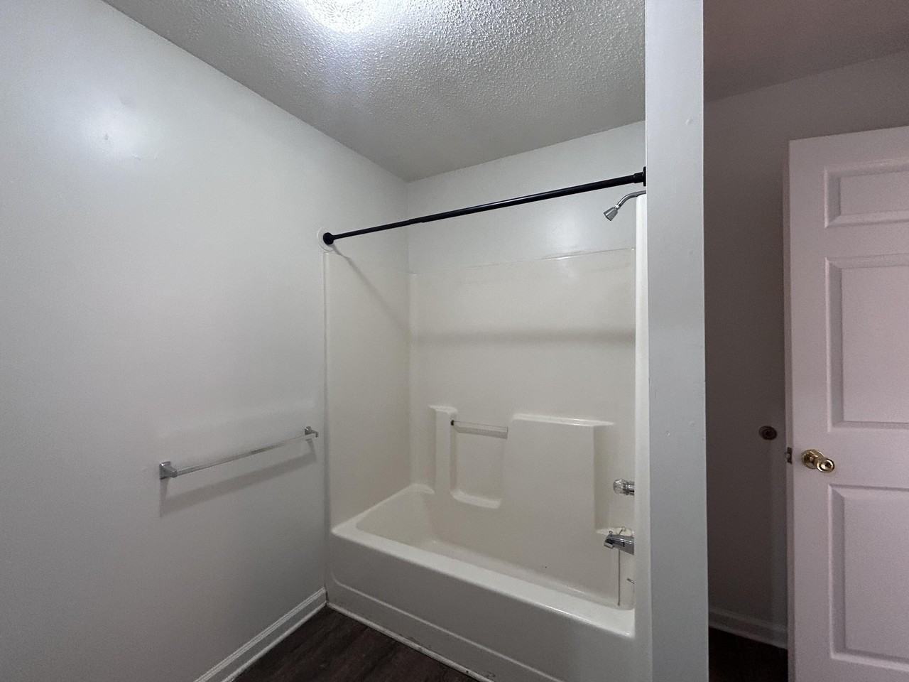 71 Driftwood Cir Apt 2 #2 - Photo 3 of 8