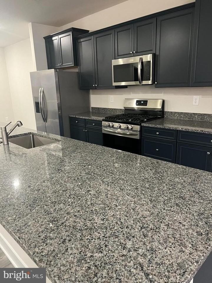 304 Sweetbay Rd - Photo 2 of 16