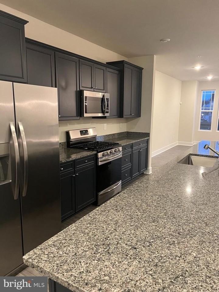 304 Sweetbay Rd - Photo 4 of 16