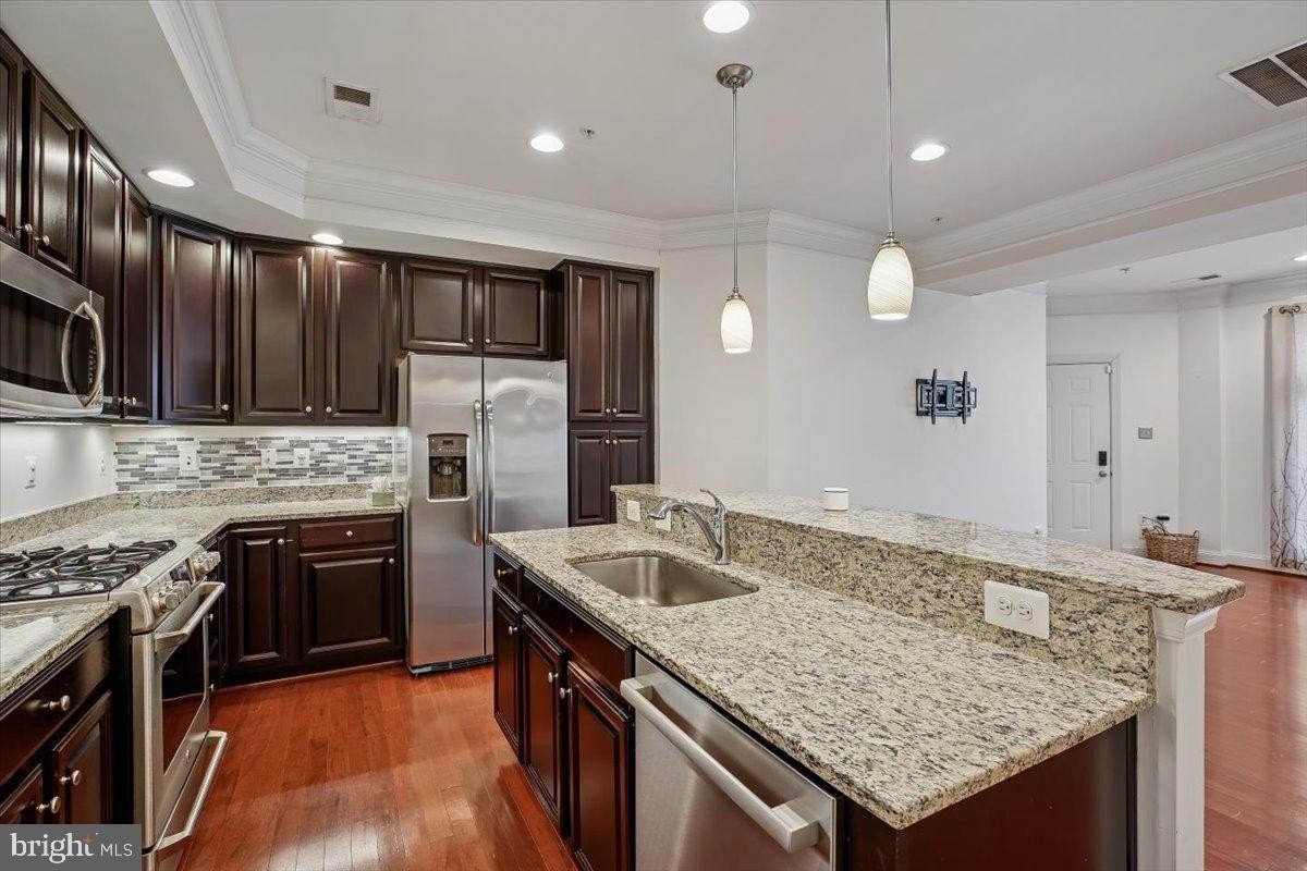 452 Exchange Ave - Photo 6 of 37