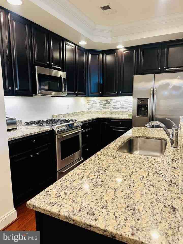 452 Exchange Ave - Photo 7 of 37