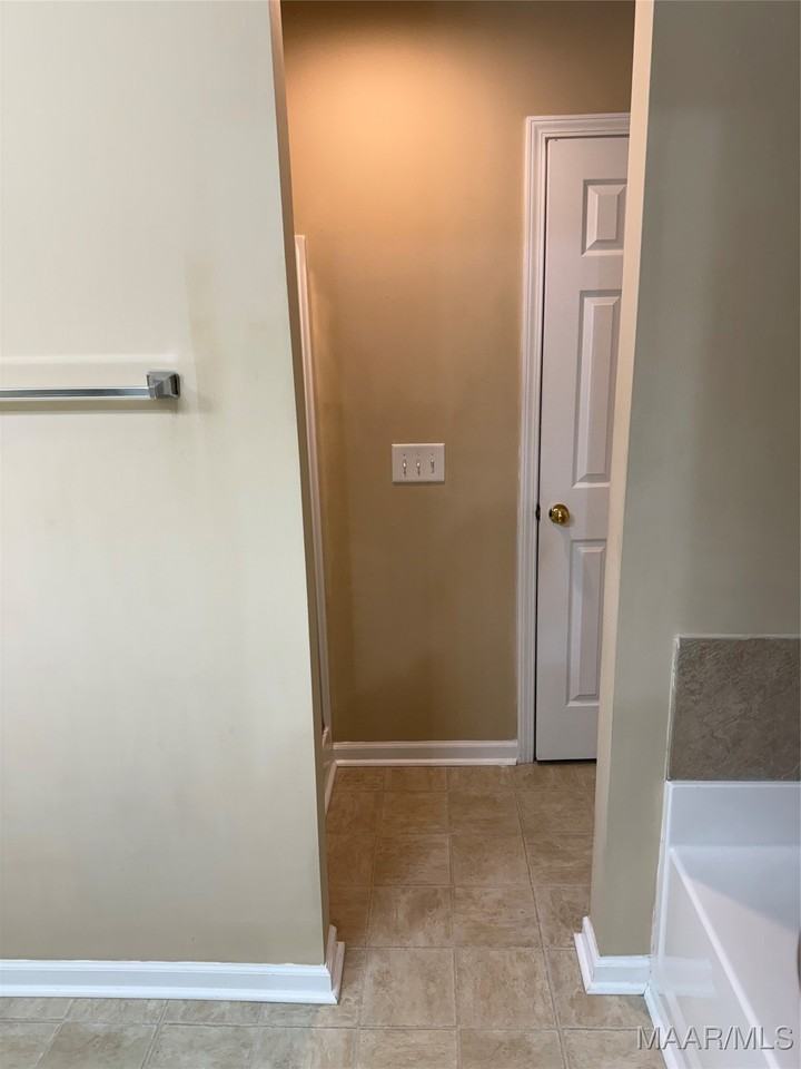 8213 Dison Dr - Photo 4 of 17