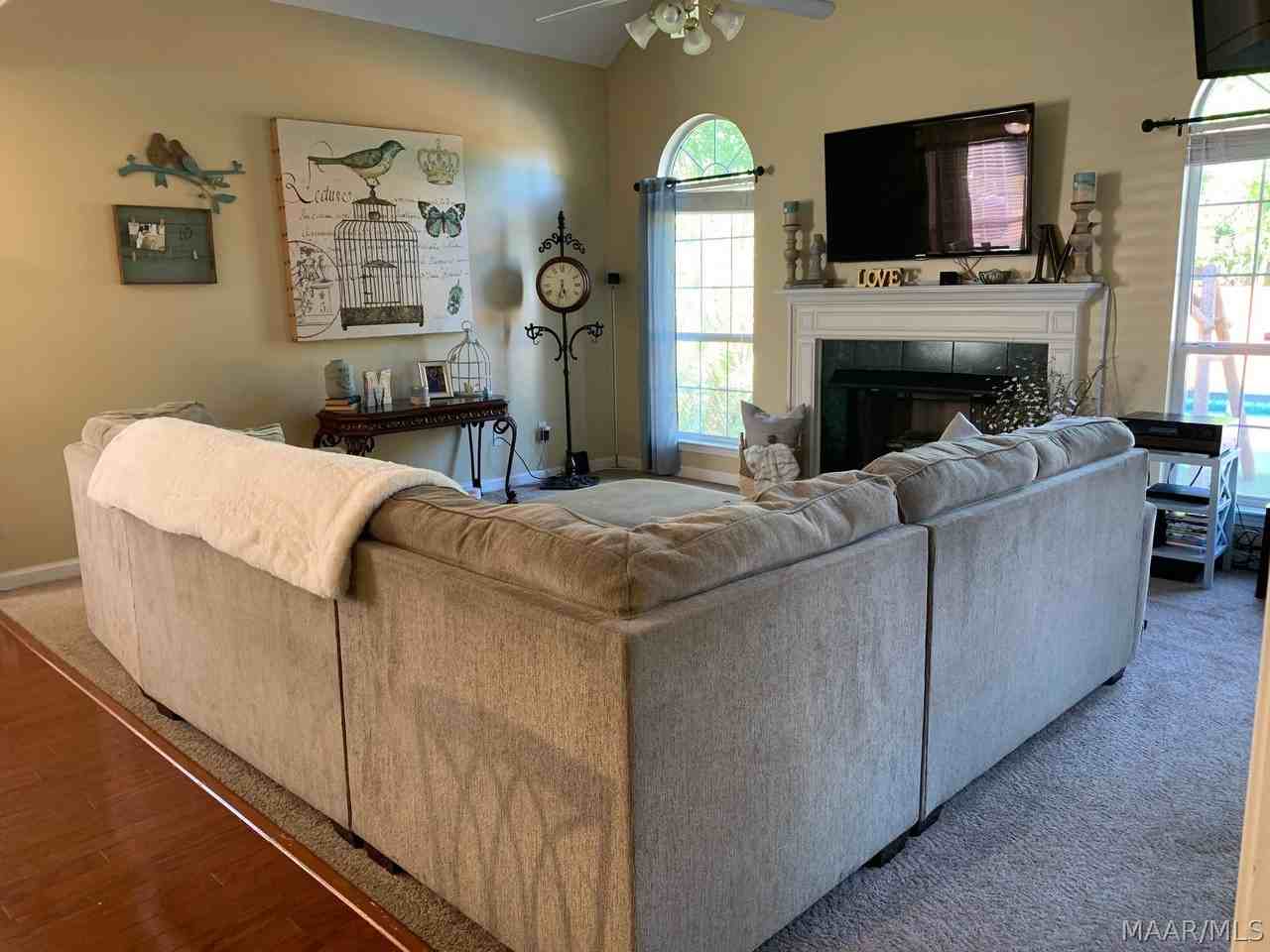 1661 Worthing Rd - Photo 4 of 35