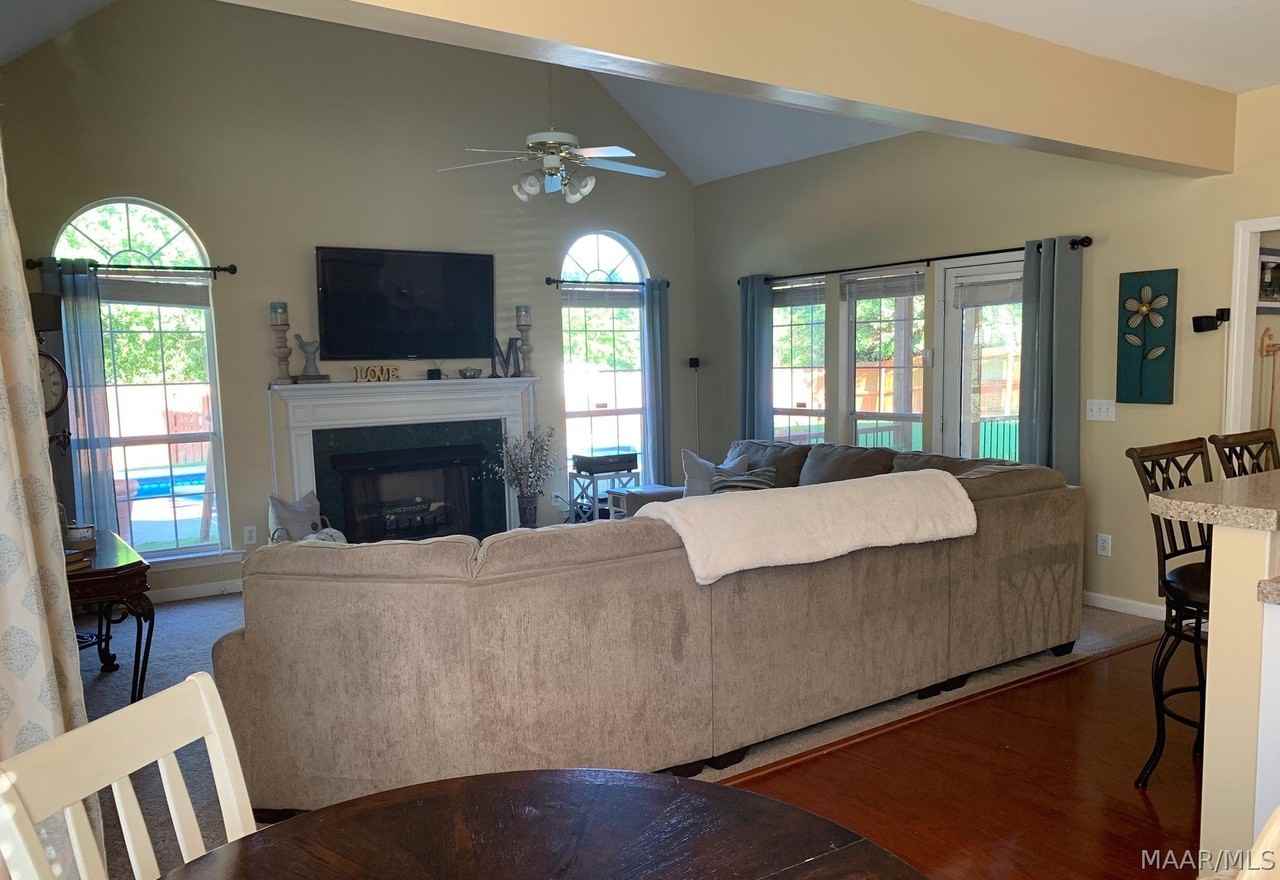 1661 Worthing Rd - Photo 5 of 35