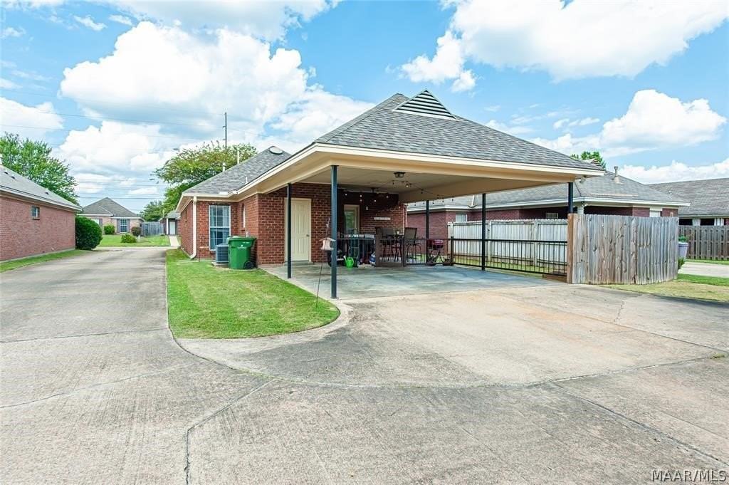 1230 Stafford Dr - Photo 4 of 5