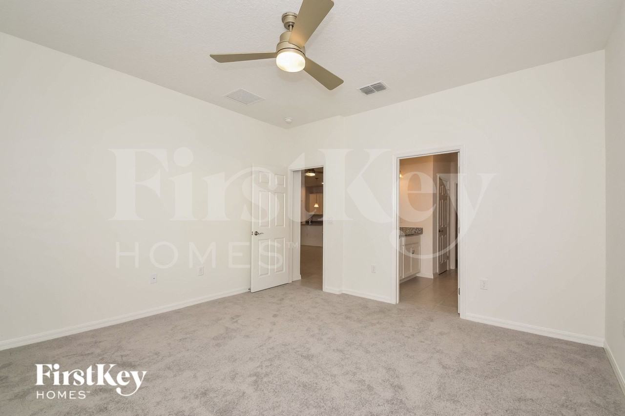 320 Corbel Ln - Photo 7 of 14