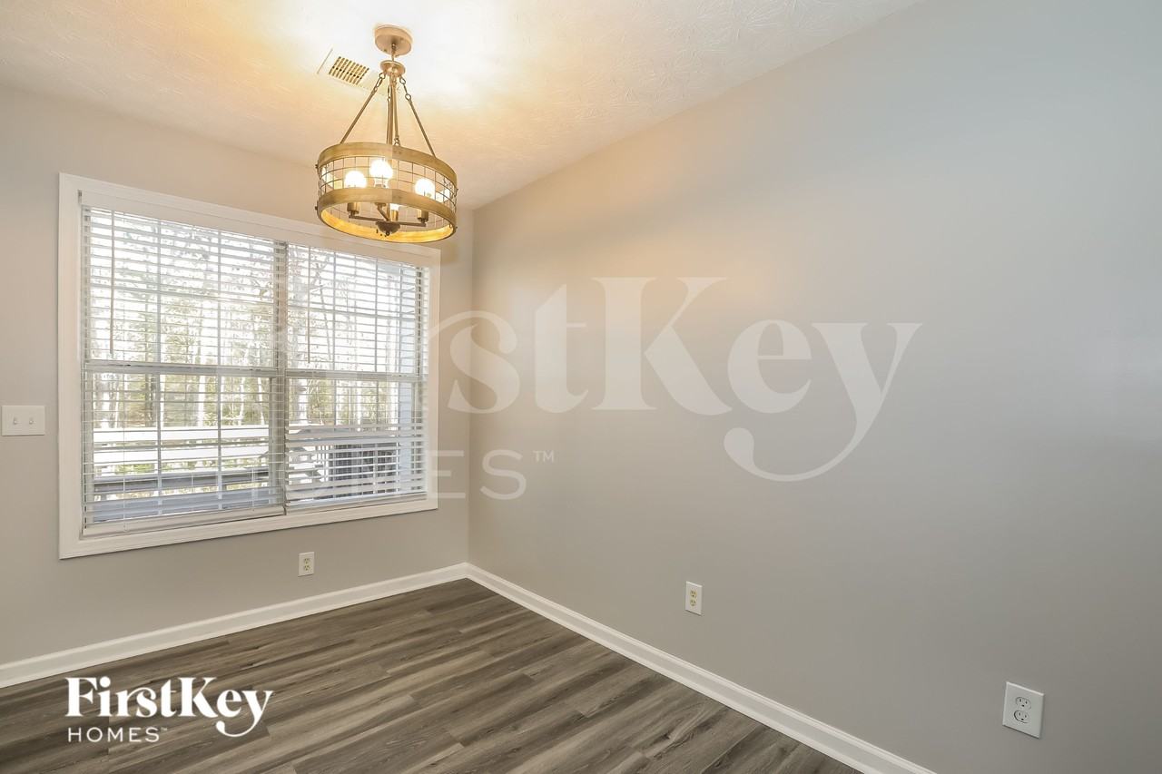 723 Ridgetop Rd - Photo 4 of 15