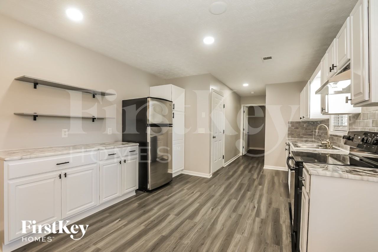 723 Ridgetop Rd - Photo 5 of 15