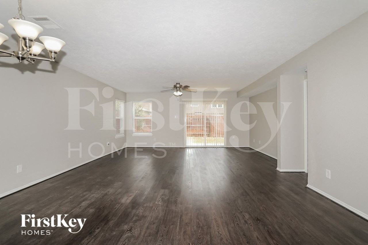 15406 Boulder Hollow Ln - Photo 3 of 15