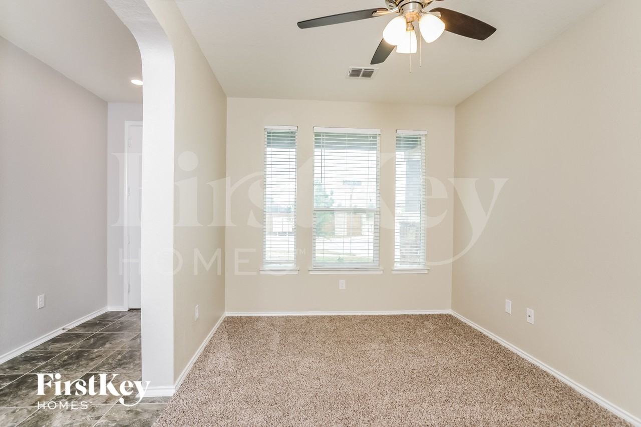 15302 Cascade Pt - Photo 3 of 15