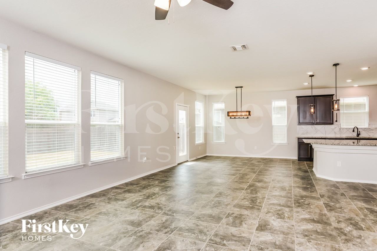 15302 Cascade Pt - Photo 4 of 15