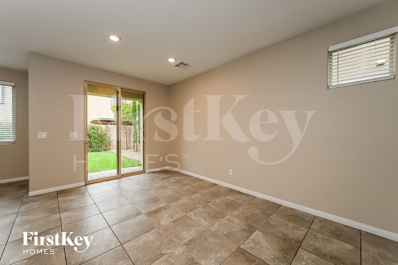 9228 S Park St - Photo 3 of 15