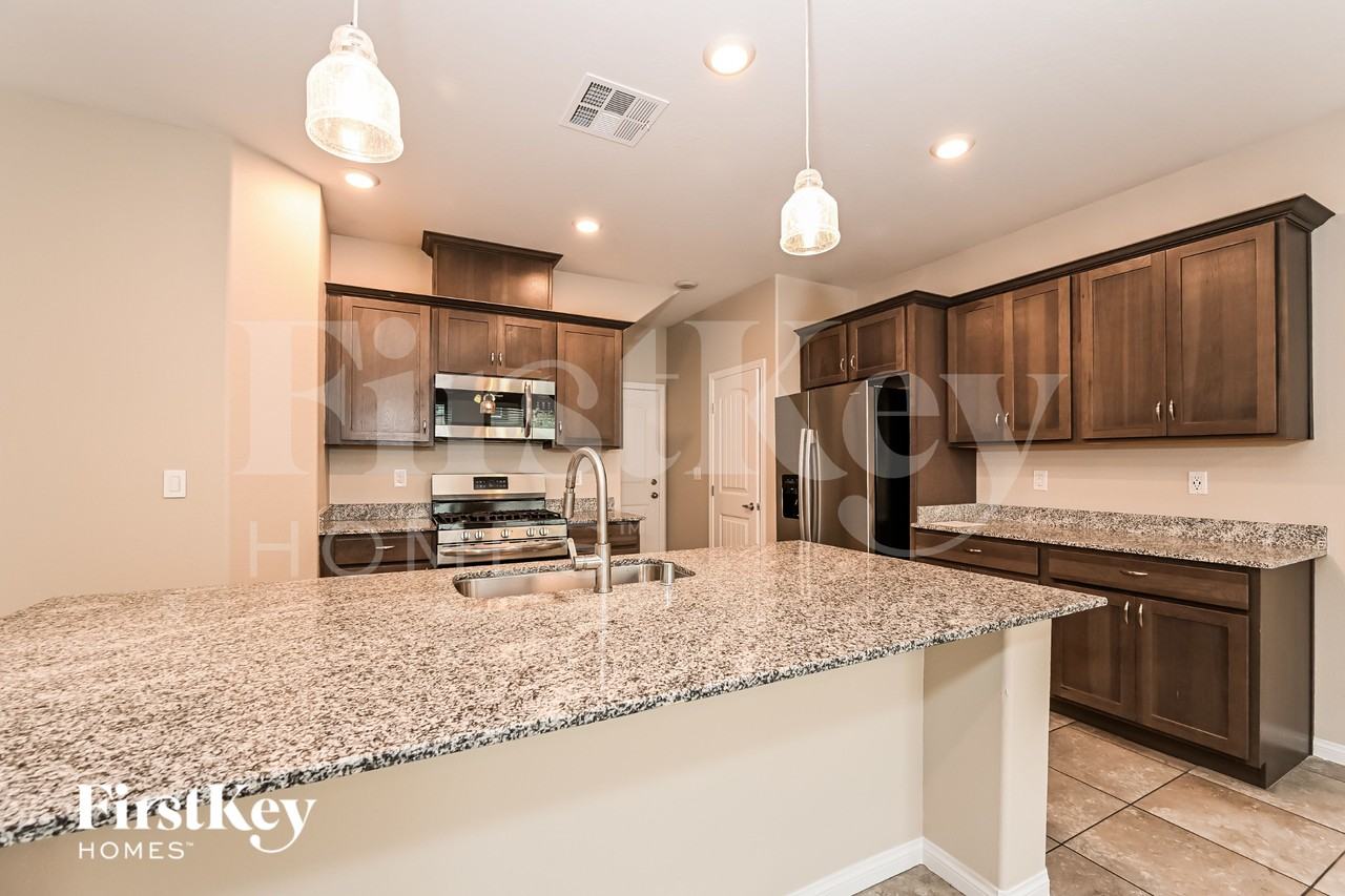 9228 S Park St - Photo 5 of 15