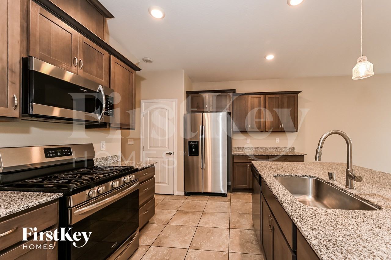 9228 S Park St - Photo 6 of 15