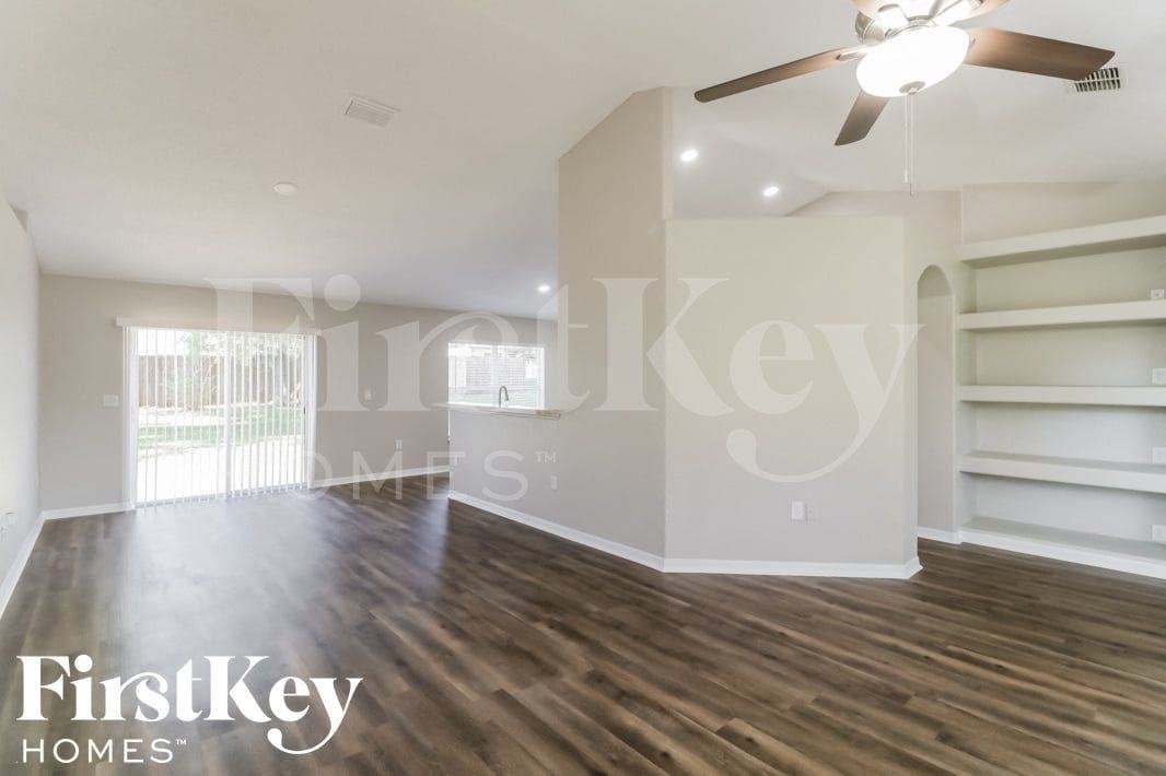 11040 Red Coach St - Photo 4 of 18