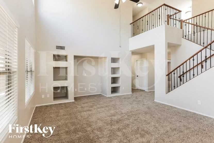 30467 N Gunderson Dr - Photo 3 of 15