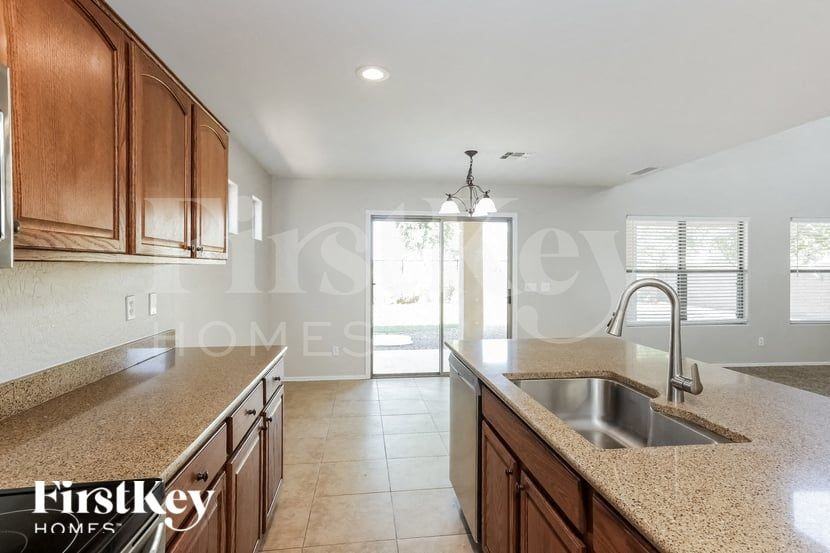 30467 N Gunderson Dr - Photo 5 of 15