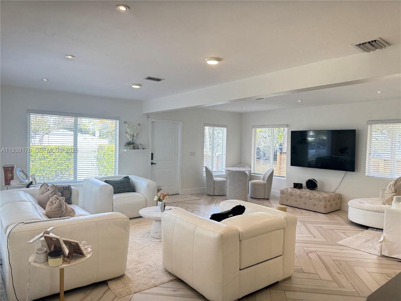 44 Nw 40th St - Photo 4 of 23