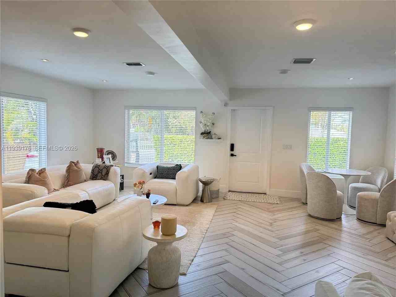 44 Nw 40th St - Photo 5 of 23