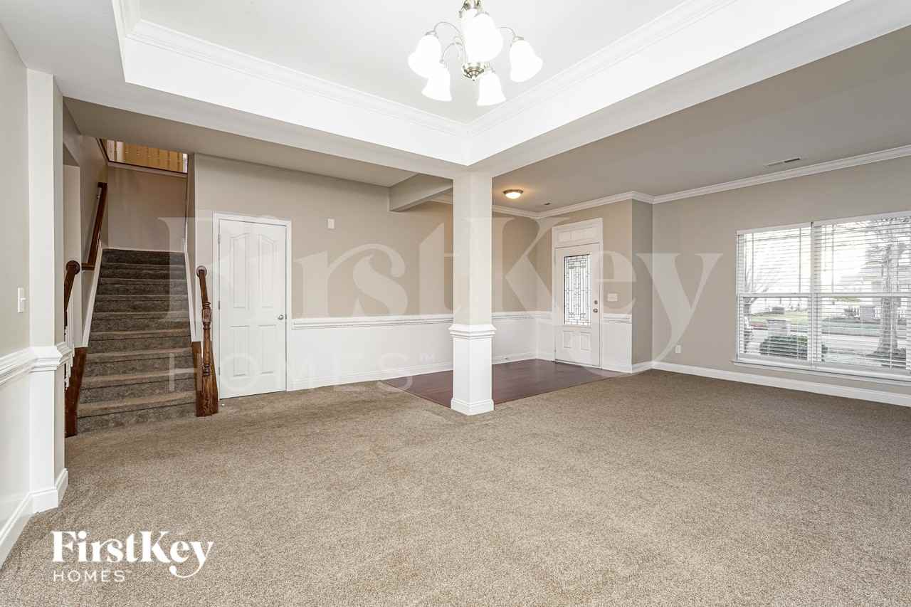 137 Rosewalk Ln - Photo 2 of 19