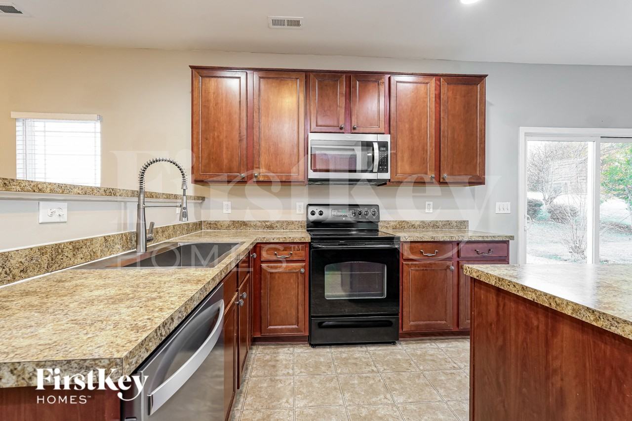 137 Rosewalk Ln - Photo 6 of 19