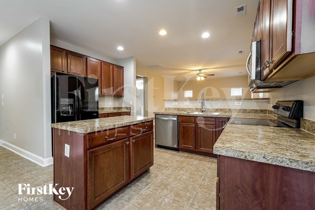 137 Rosewalk Ln - Photo 7 of 19