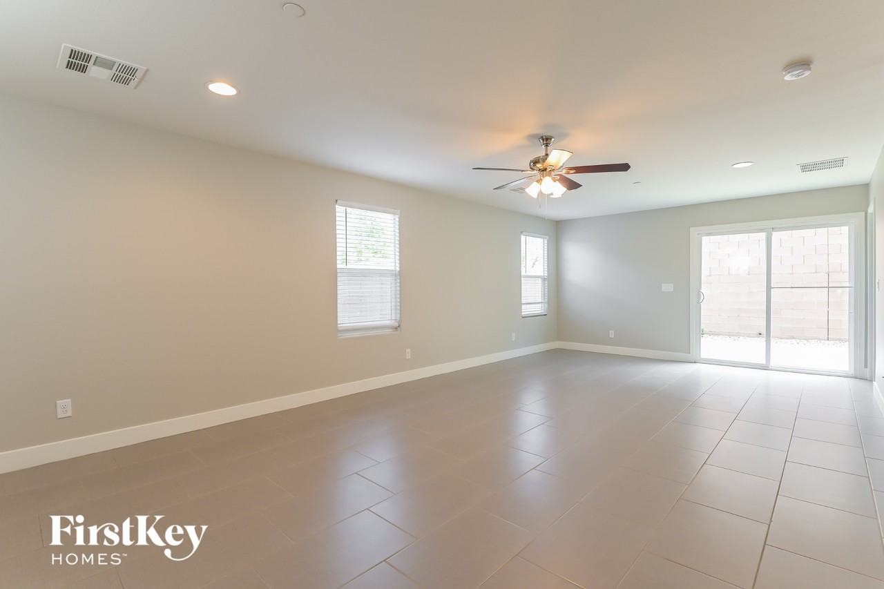 868 N Water St - Photo 3 of 15