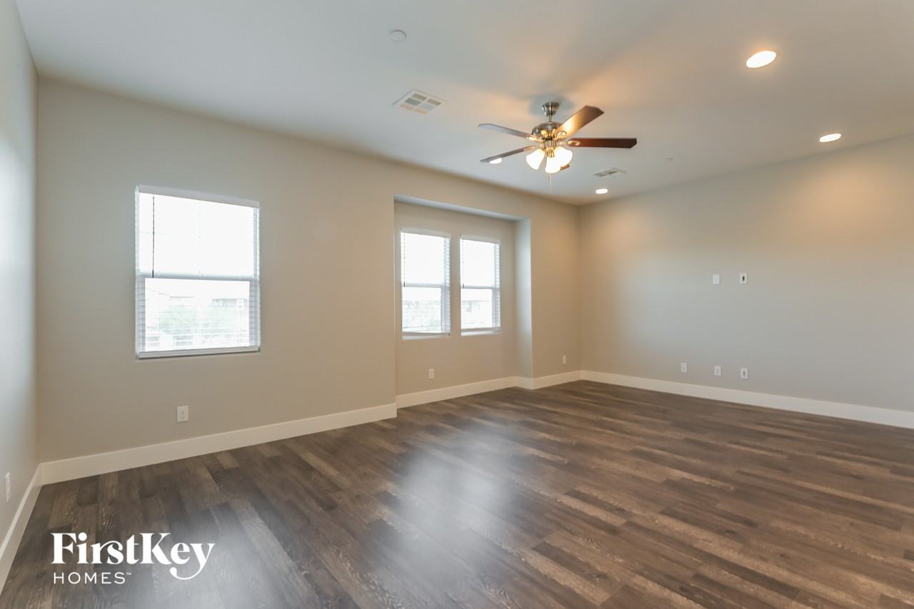 868 N Water St - Photo 5 of 15